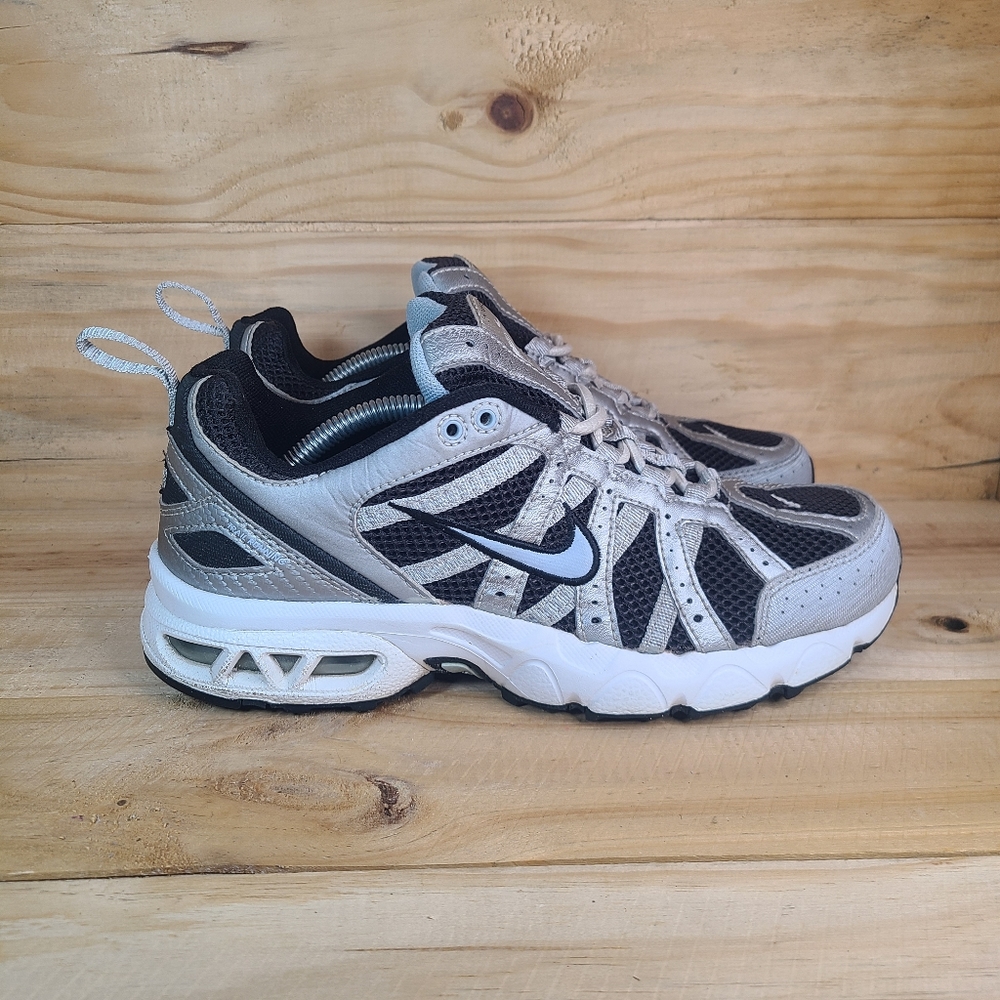 Nike Air Max Assail Athletic Trail Running Sneakers Women's 8 Silver Black White